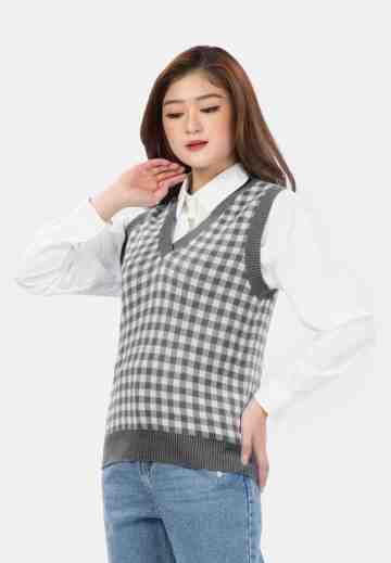 Checker Knit Vest in Grey image