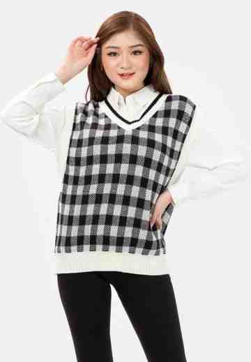 Big Checker Knit Vest in Black image