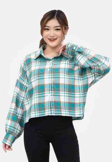 Oversized Crop Plaid Shirt in Green image