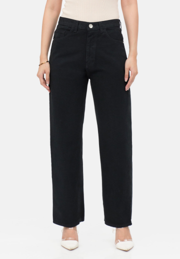 Basic Straight Jeans in Solid Black image