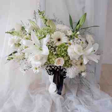 Rustic Vase Arrangement with Lilies and Green Hydrangeas