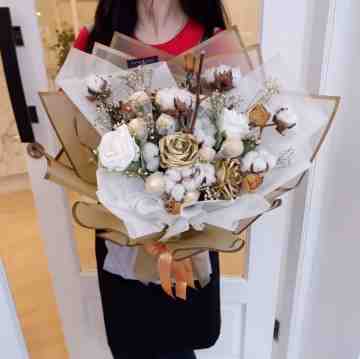 Dried Flowers with 10 Gossypium Wilt (Cotton Flowers) with Artificial Flower and 7 Ferreros