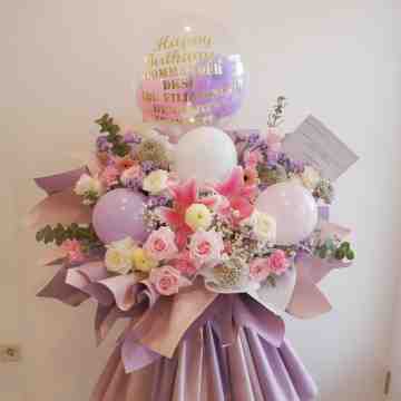 Standing Flowers in Pastel Tone with Extra Deco Balloon