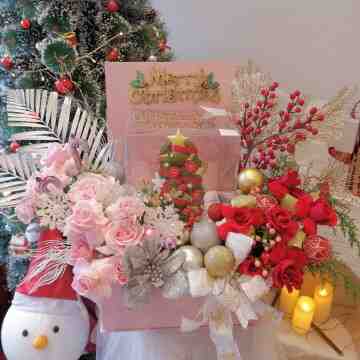 The Classic Christmas Tree - Pink
